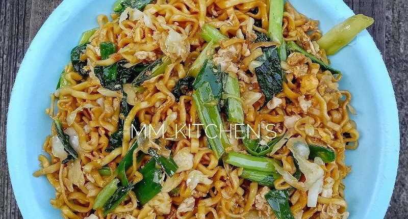 Cara Membuat Mi Goreng Sederhana yang Enak, Bumbu Hanya Bawang Merah dan Putih