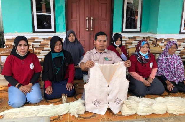 Ubah Daun Nanas Jadi Bahan Tekstil Ramah Lingkungan, Pria Ini Untung Jutaan Rupiah Sebulan