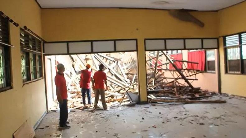 Gedung Komputer SMP di Blora Roboh, Suaranya Seperti Truk Turunkan Material