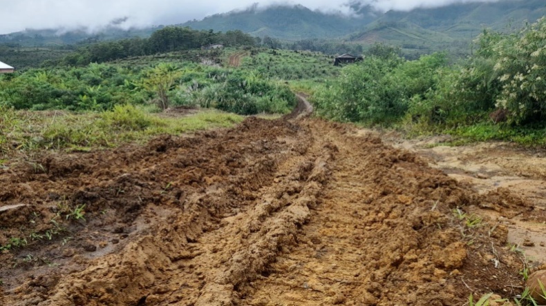 Kerap Dilalui Alat Berat, Jalan Sentra Produksi Pertanian di Bener Meriah Rusak Parah