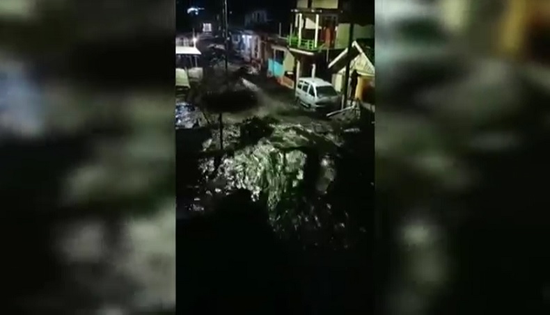 Desa Ranupani Lumajang Diterjang Banjir Bandang, 12 Rumah Rusak Jalan Tertutup Lumpur