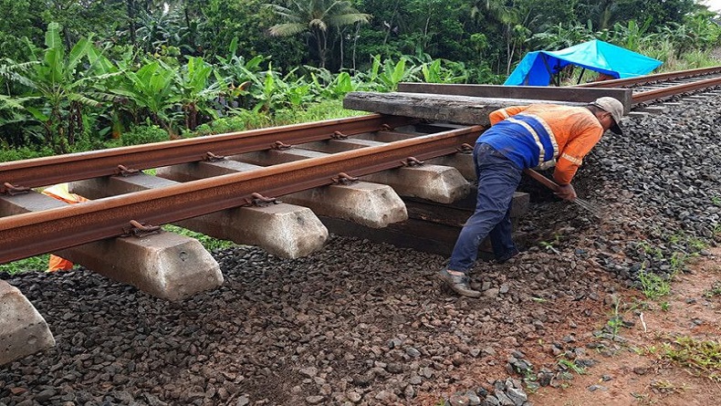 Jalur Kereta Api di Cilacap Ambles, Perjalanan Lintas Selatan Jawa Terganggu