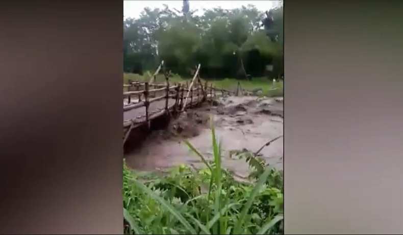 Jembatan Sungai Mujur Lumajang Putus Diterjang Banjir Lahar Dingin Gunung Semeru