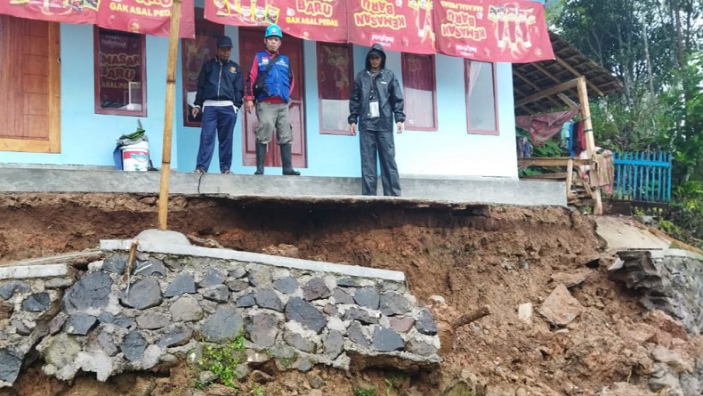 Pergerakan Tanah dan Longsor Terjang Singajaya Garut, 2 Rumah Rusak