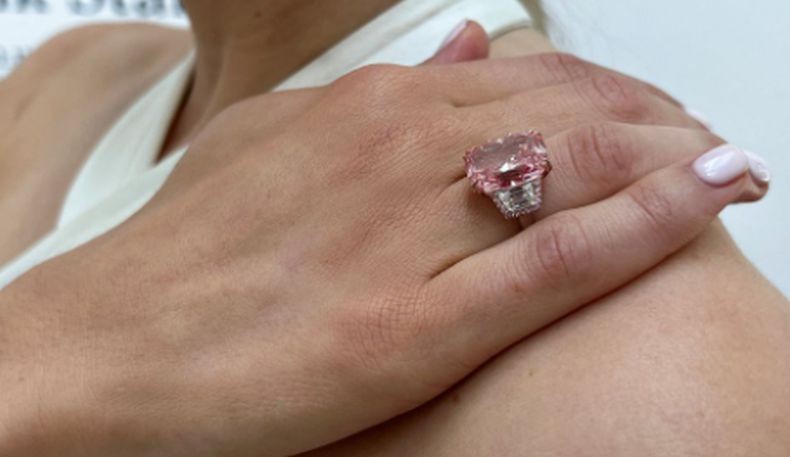 Wow, Berlian Pink Langka Ini Terjual Rp882 Miliar