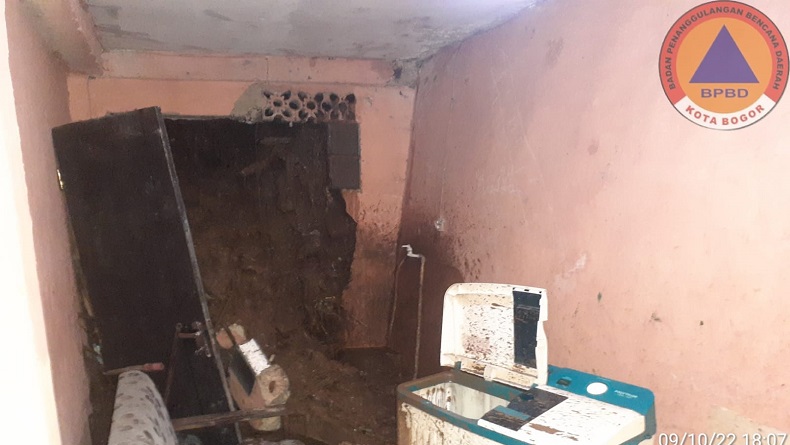 Hujan Deras Sebabkan Longsor di Bogor, 8 Rumah Terdampak