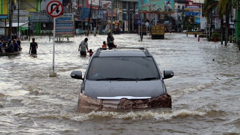 Mobil Mengalami Water Hammer akibat Banjir, Ini Tindakan Harus Dilakukan