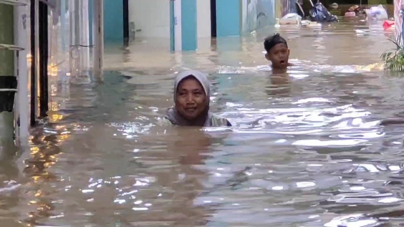 Kali Ciliwung Meluap, Banjir Kebon Pala Jakarta Timur Capai 175 Cm