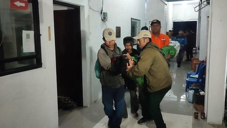 Puluhan Pendaki Gunung Sumbing Dievakuasi akibat Cuaca Buruk, 1 Orang Pingsan