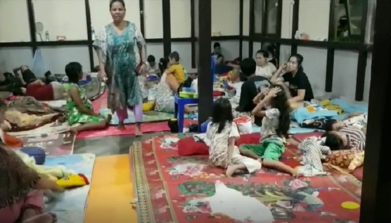 Singkawang Dilanda Banjir, Ratusan Orang Mengungsi ke Aula Kelurahan