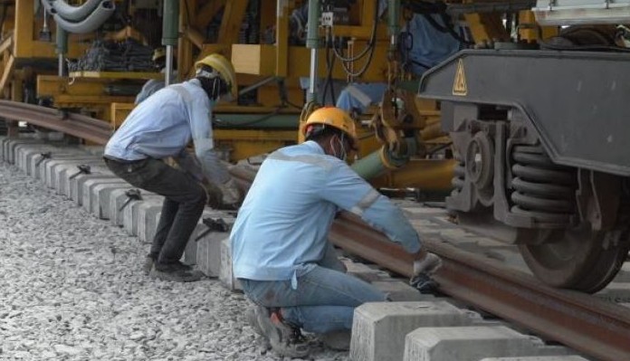 Rel Kereta Cepat Jakarta-Bandung Selesai Dipasang Jelang G20