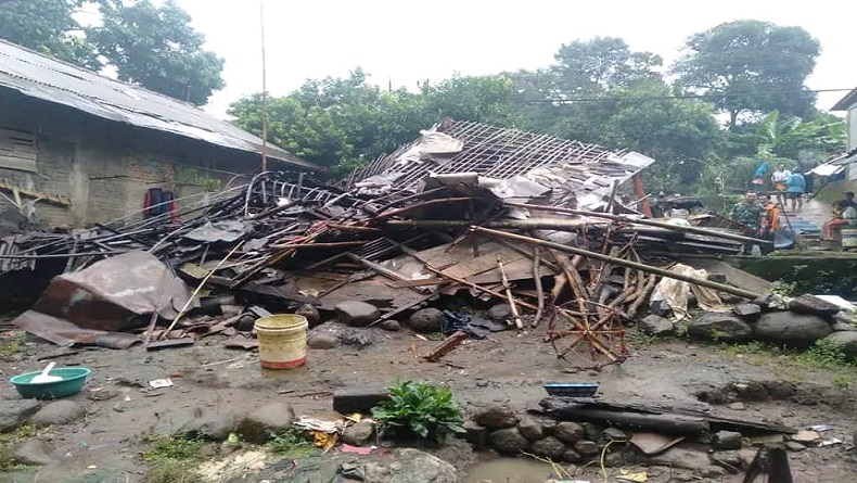 Hujan Deras, Rumah Warga di Pemalang Ambruk Disapu Angin Kencang