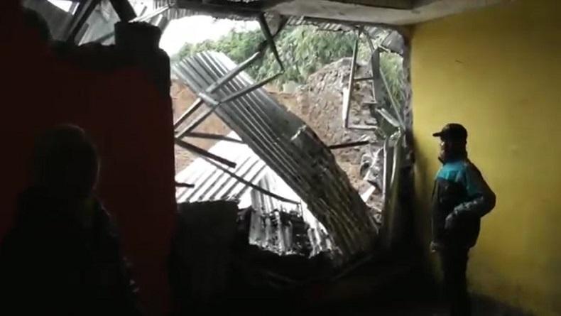 5 Rumah di Wonosobo Rusak Tertimpa Longsor Talud Perumahan