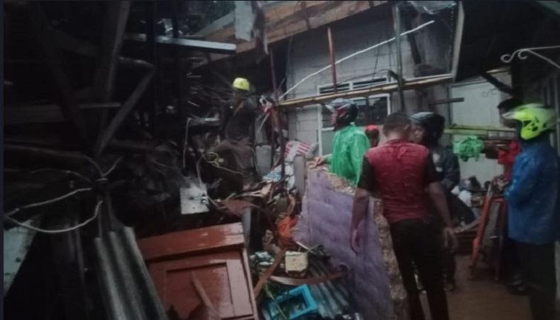 Rumah di Bogor Tertimpa Longsor, 4 Orang Tertimbun