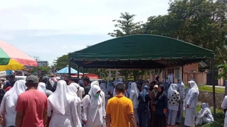 Kecewa, Ratusan Tenaga Kesehatan RSUD Cut Meutia Mogok Kerja