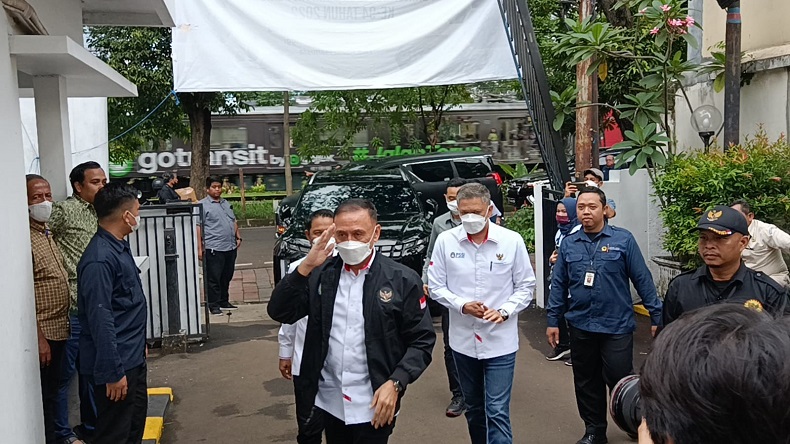 Exco PSSI: Kalau Iwan Bule Mundur Nggak Jantan