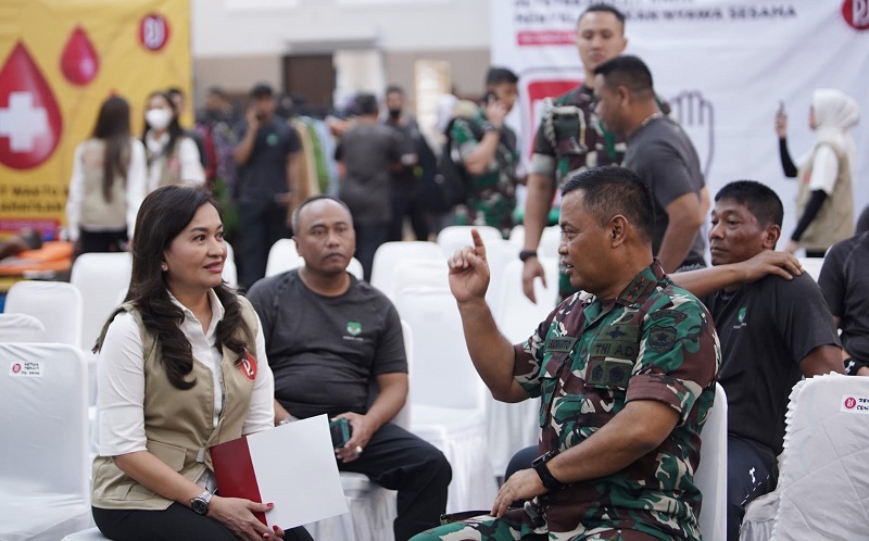 Dorong Ekonomi Rakyat Bangkit, Kodam Jaya dan Perempuan Jenggala Gelar Pasar Murah