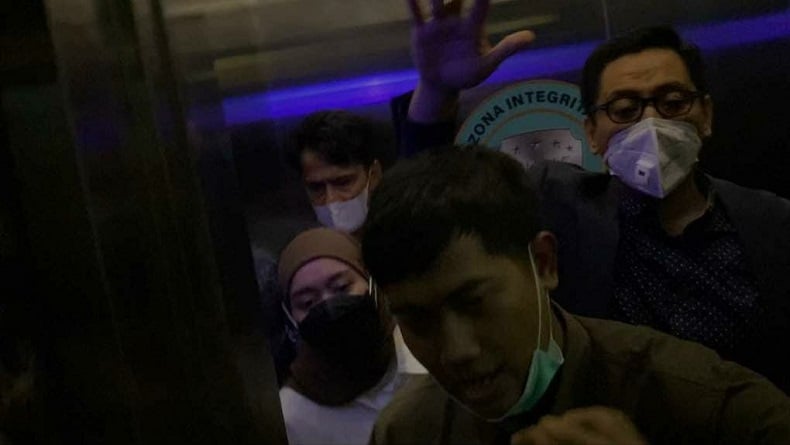 Lesti Kejora Datangi Mapolres Jaksel saat Konferensi Pers Penahanan Rizky Billar, Ada Apa?