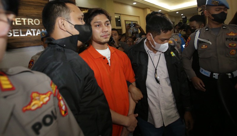 Rizky Billar Pakai Baju Tahanan Oranye, Netizen: Kok Beda Bahannya?