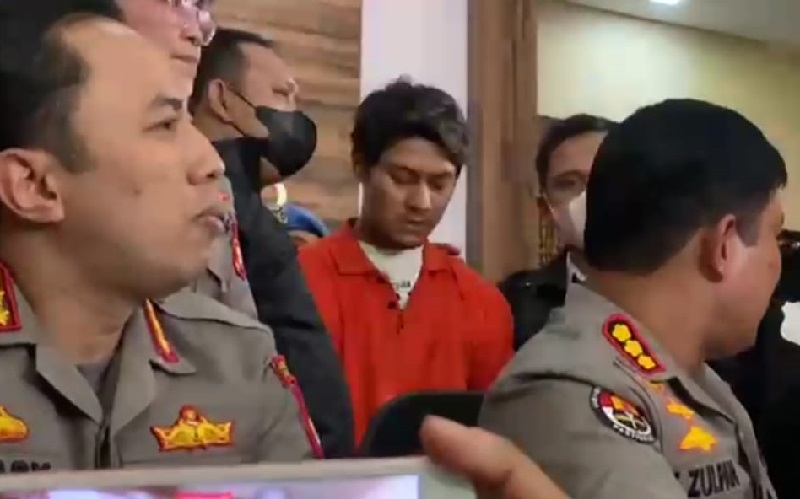 Penampakan Rizky Billar Berbaju Tahanan, Wajahnya Tertunduk Lesu