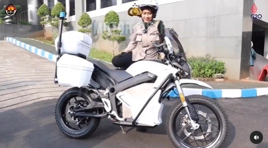 Motor Listrik Buatan Amerika Dipilih Jadi Kendaraan Pengawal KTT G20, Ditunggangi Polwan Cantik