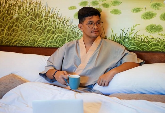 Kisah Christopher, PNS yang Sukses Raih Cuan Rp9 Juta per Bulan dari Konten Kreator Staycation 