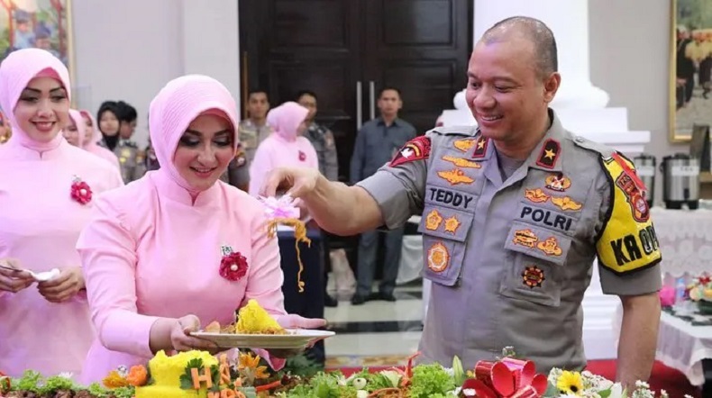 Istri Teddy Minahasa Jadi Sorotan usai Suami Dikabarkan Tertangkap Kasus Narkoba 