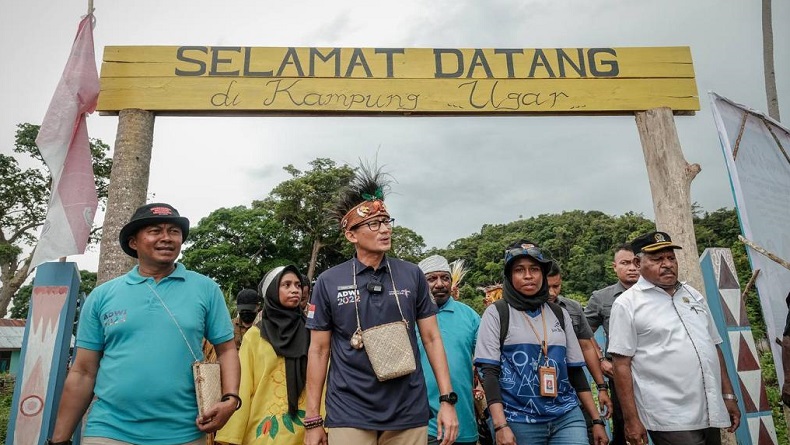 Kunjungi Desa Wisata Ugar Papua Barat, Sandiaga Uno Sebut Dimanjakan Pemandangan Indah
