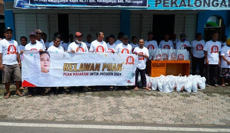 Tebar Kebahagiaan, Relawan Puan Bagikan Sembako dan Ajak Warga Pekalongan Senam Asik 