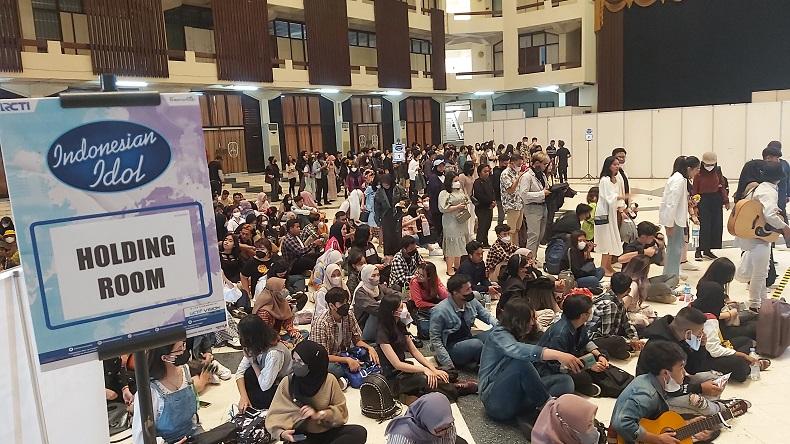 Ribuan Peserta Antusias Ikut Audisi Indonesian Idol Season 12 di Surabaya