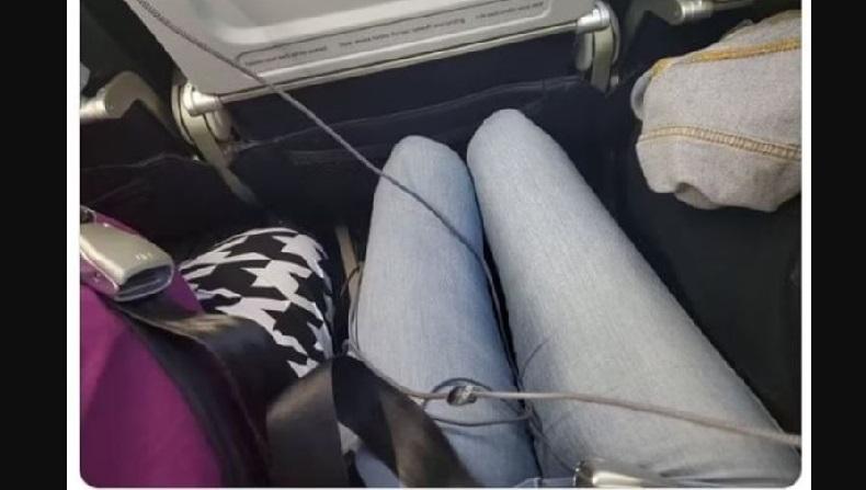 Penumpang Pesawat Ini Marah-Marah setelah Duduk di Antara 2 Orang Obesitas 