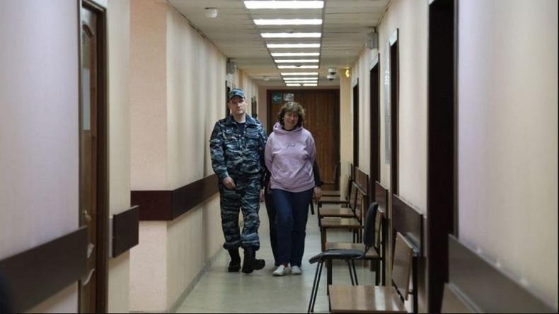 Nenek 60 Tahun Ditangkap setelah Tulis Pesan Anti-Perang di Makam Orang Tua Putin