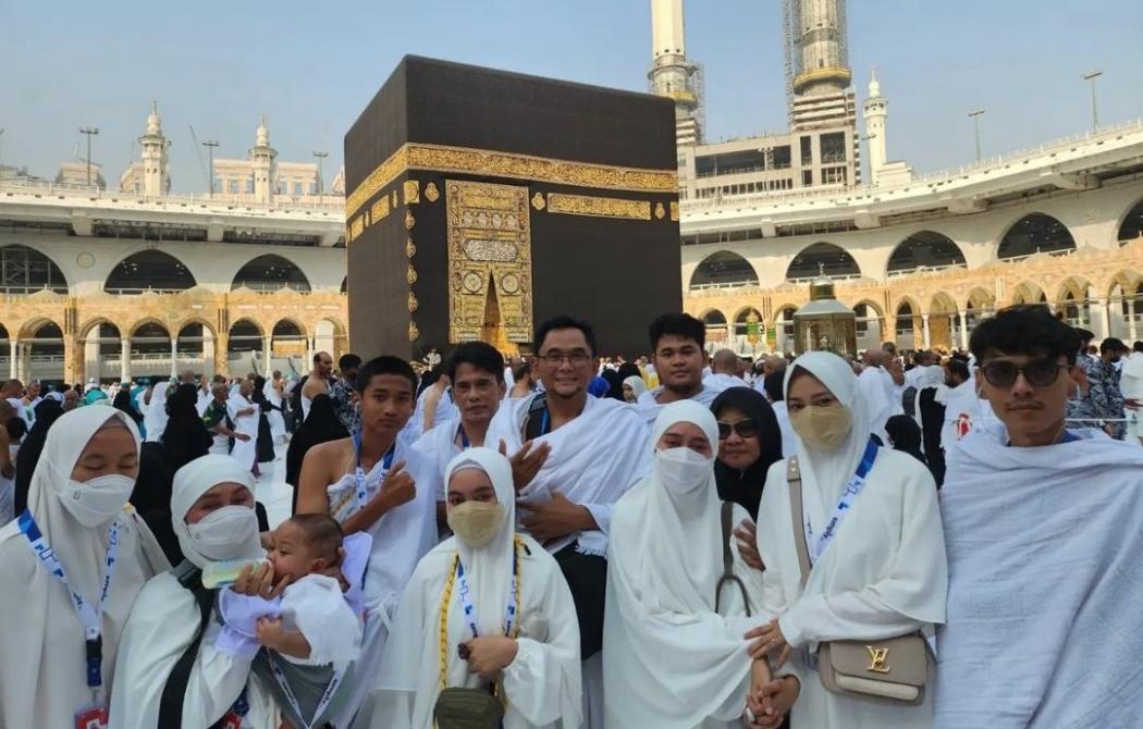 Deretan Artis Umroh Mohon Doa Selesaikan Masalah Keluarga, ada Ayu Ting Ting hingga Lesti Kejora  
