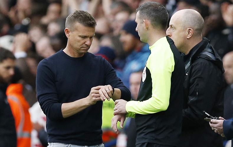 Duel Leeds United Vs Arsenal Dihentikan di Menit ke-2, Penyebabnya Mengejutkan