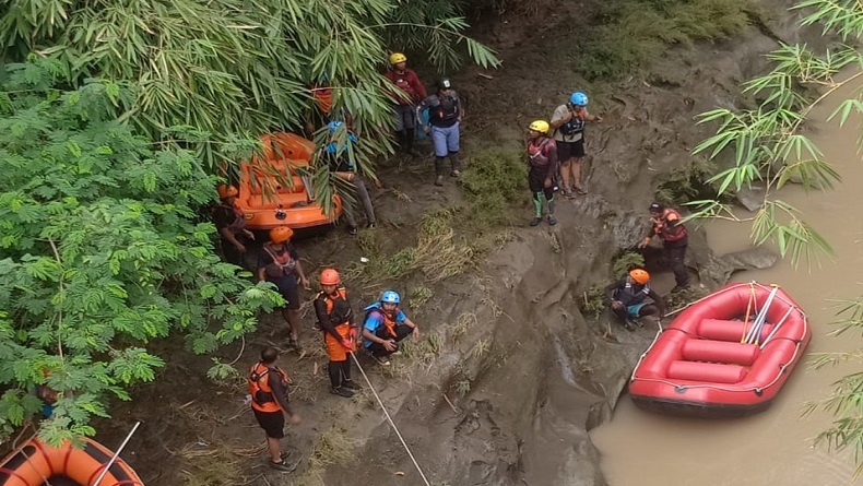 Hilang Terseret Banjir, Nasib Perempuan Muda di Subang Masih Belum Diketahui
