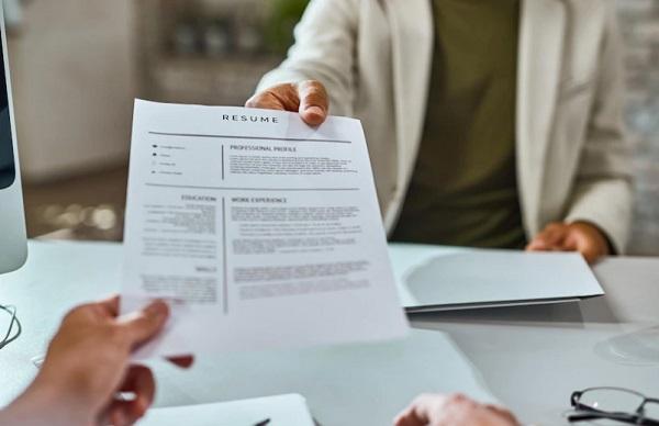 7 Persyaratan Lamaran Kerja yang Harus Disiapkan Fresh Graduate dan Contoh CV