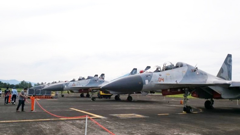Warga Manado Antusias Kunjungi Static Show Pesawat TNI AU di Lanud Sam Ratulangi 