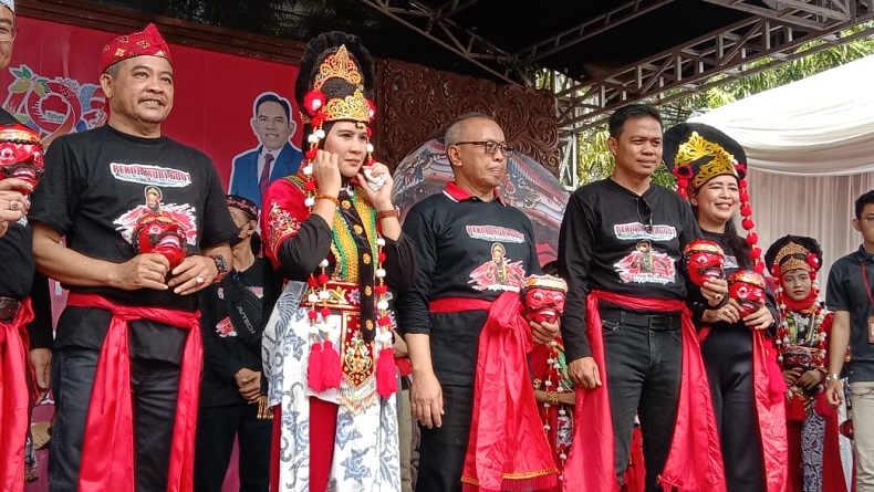 Miris, Oknum Satpol PP di Indramayu Halau Wartawan saat Liput Tari Topeng