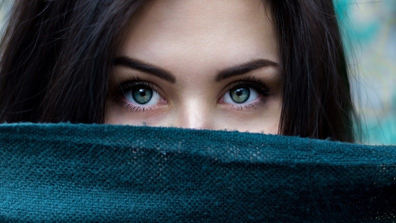6 Bahaya Menggunakan Softlens Setiap Hari, Nomor 4 Paling Fatal