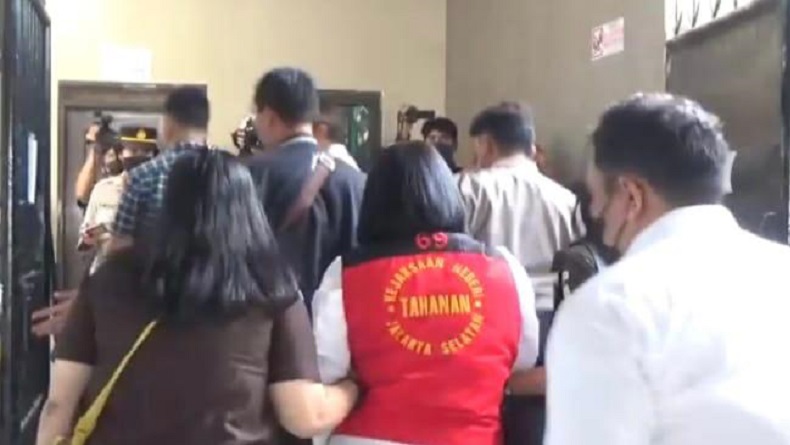 Putri Candrawathi, Ricky Rizal dan Kuat Ma'ruf Tiba di PN Jaksel