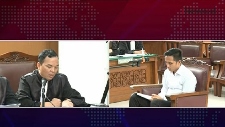 Bharada E Lepas Masker di Sidang, Beda dengan Ferdy Sambo dan Putri