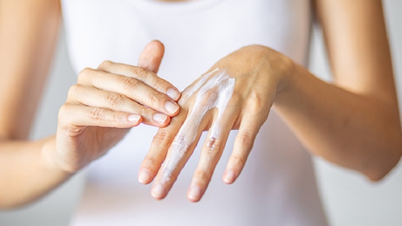 Sering Cuci Tangan dan Pakai Hand Sanitizer Bikin Kulit Kering, Begini 3 Cara Mengatasinya