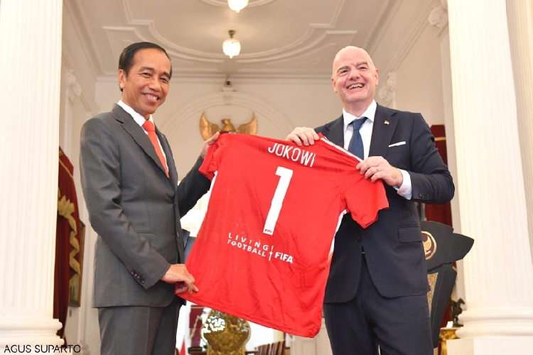 Jokowi Sebut PSSI Tak Ikut dalam Pertemuan dengan Presiden FIFA di Istana, Ini Alasannya