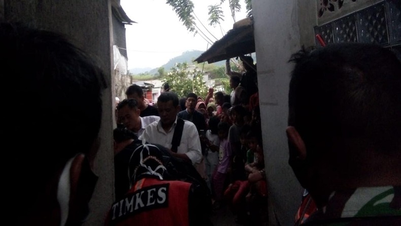 Geger, Warga Sukaresmi Cianjur Temukan Mayat Bayi Terbungkus Kresek di Atas Sumur