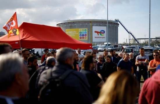 Pekerja Mogok Massal karena Biaya Hidup Naik, Krisis BBM di Prancis Memburuk