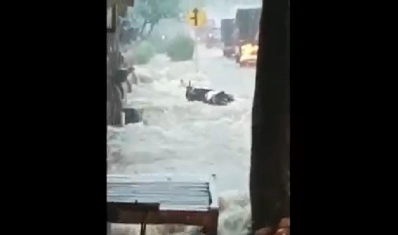 Siswi SMK di Bangli Tewas Terseret Banjir, Jasad Ditemukan Berjarak 3 KM dari Lokasi Jatuh