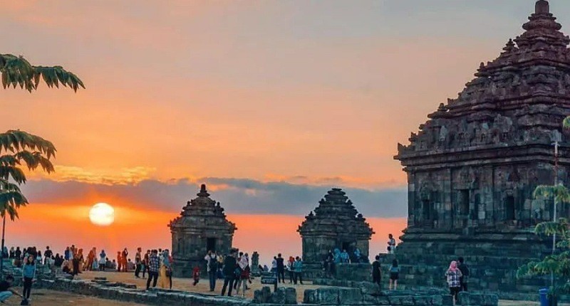 Indahnya Candi Ijo di Yogyakarta, Ada di Atas Bukit hingga Tulisan Mantra Kutukan di Prasasti 