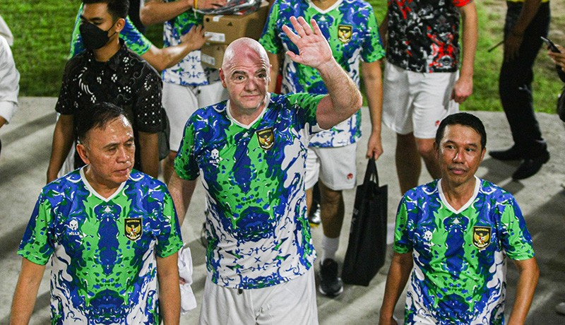 Netizen Kesal Ketum PSSI Fun Football Bareng FIFA: Narsis di Tengah Duka!