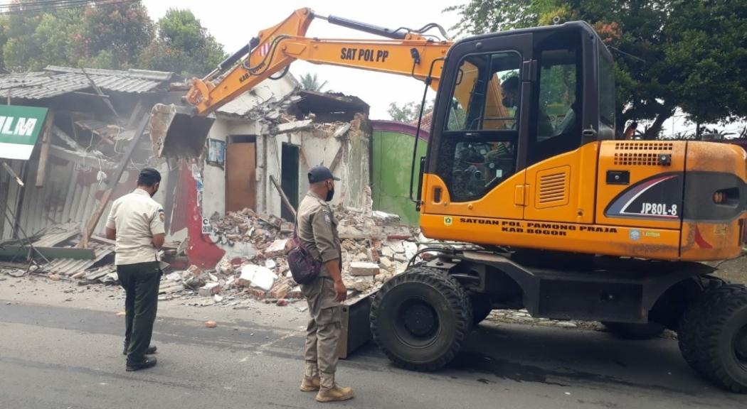 Berdiri di Lahan Pemerintah, Bangunan Ilegal di Puncak Dibongkar Satpol PP