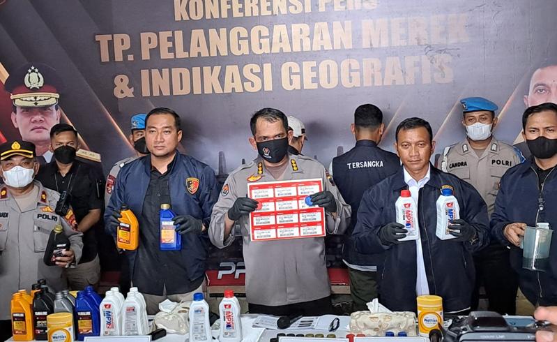 Polda Jateng Bongkar Produsen Oli Palsu, Omzetnya Rp23 Miliar dalam 2 Tahun